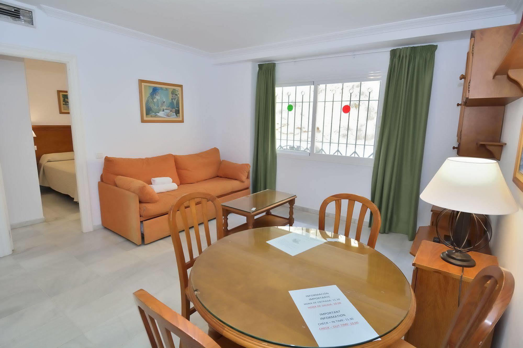 Apartamentos Hc Burriana Playa Nerja Kültér fotó