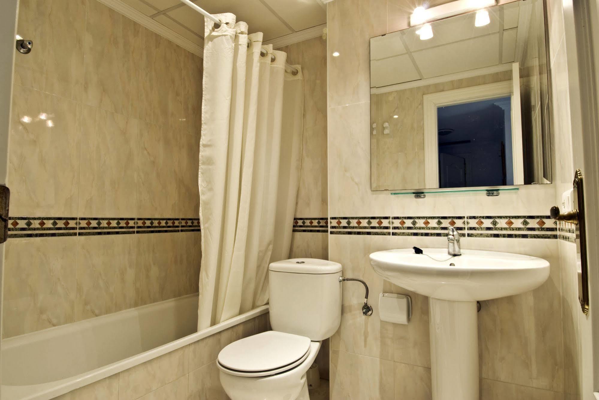 Apartamentos Hc Burriana Playa Nerja Kültér fotó