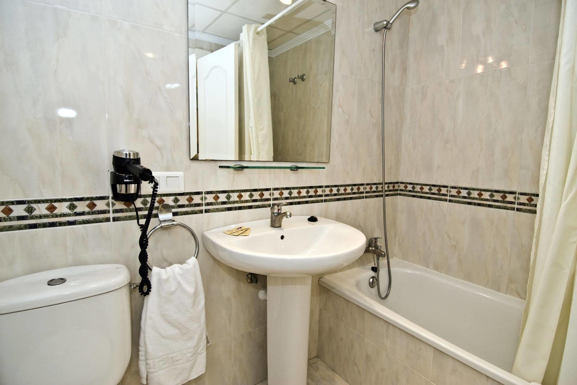 Apartamentos Hc Burriana Playa Nerja Kültér fotó
