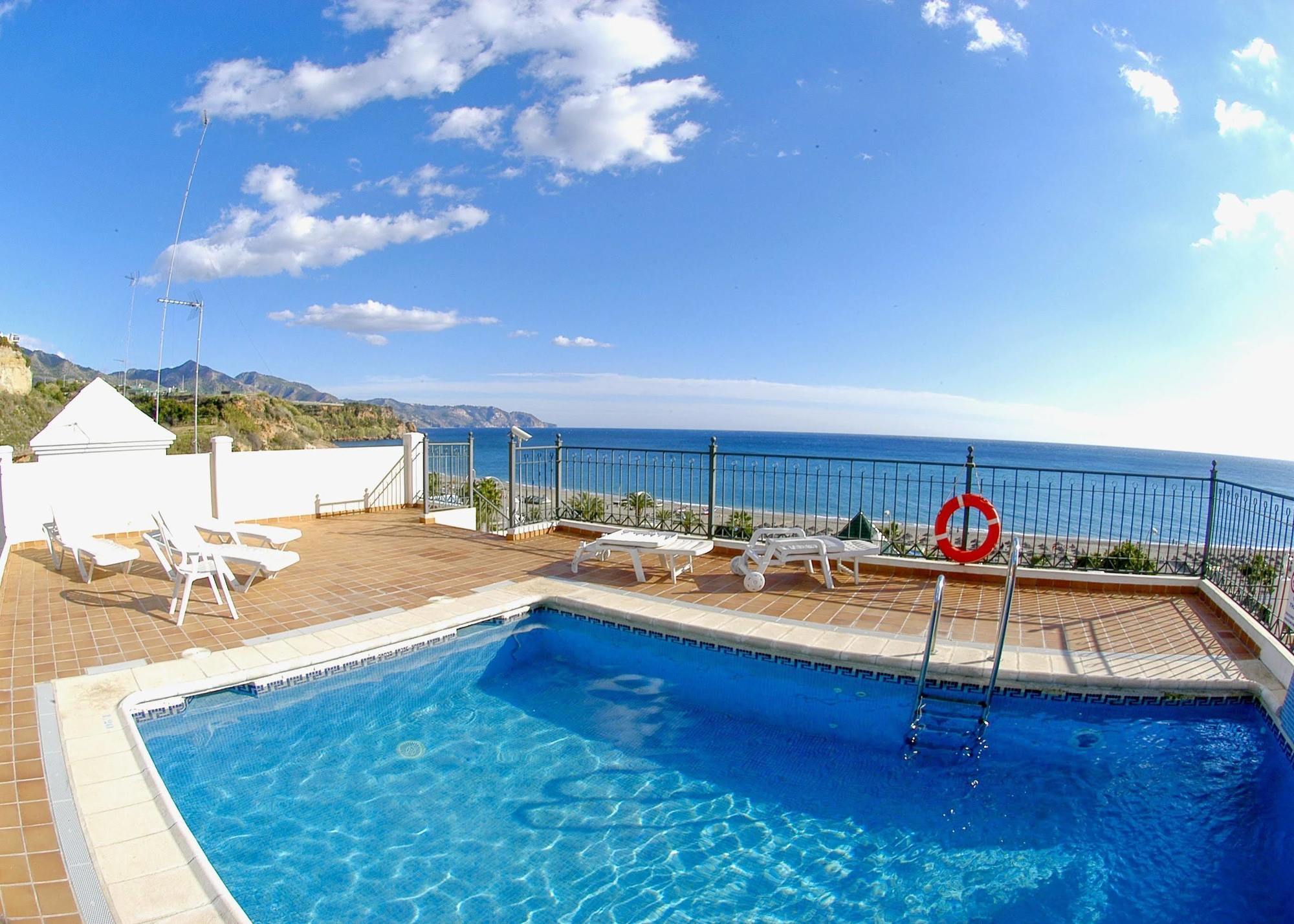 Apartamentos Hc Burriana Playa Nerja Kültér fotó