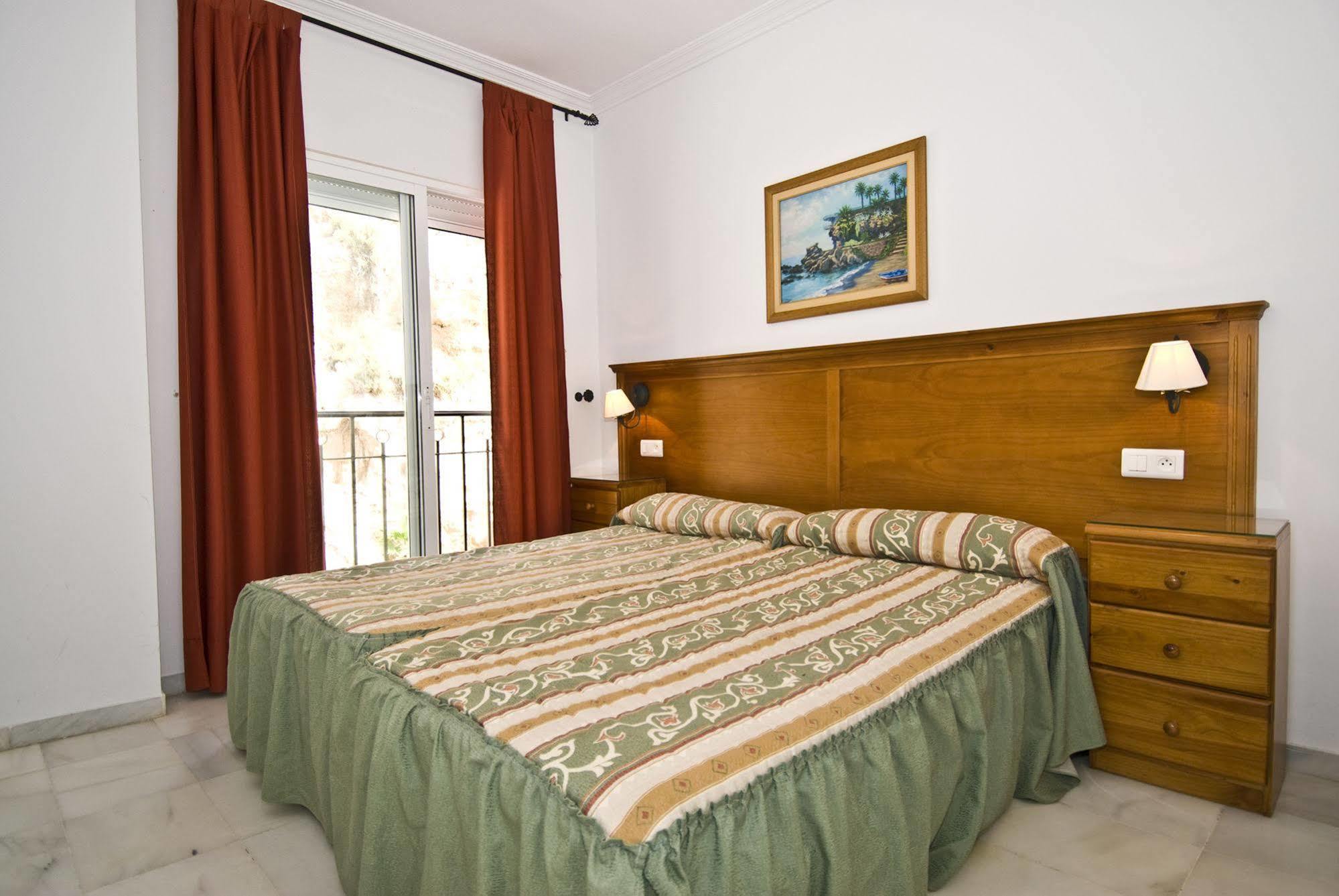 Apartamentos Hc Burriana Playa Nerja Kültér fotó