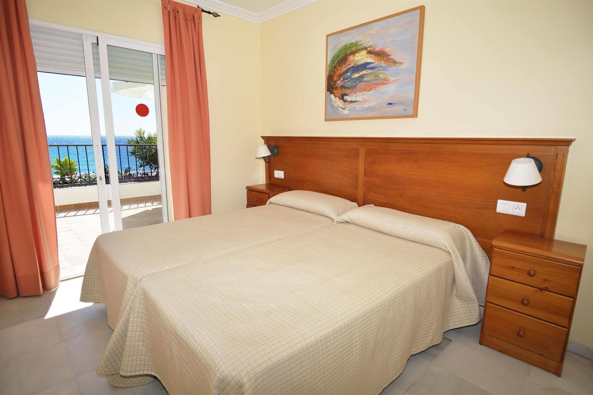 Apartamentos Hc Burriana Playa Nerja Kültér fotó