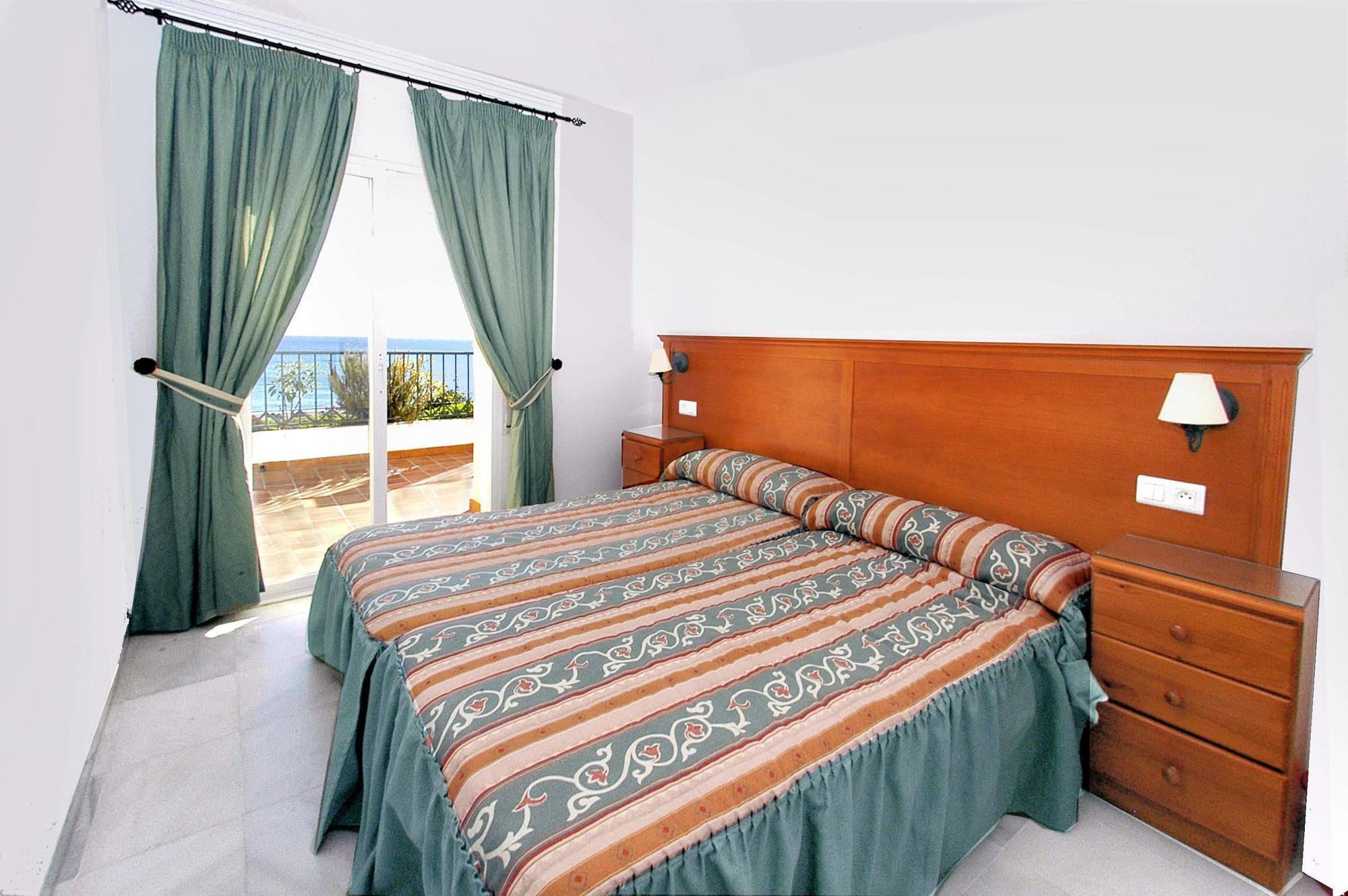 Apartamentos Hc Burriana Playa Nerja Kültér fotó