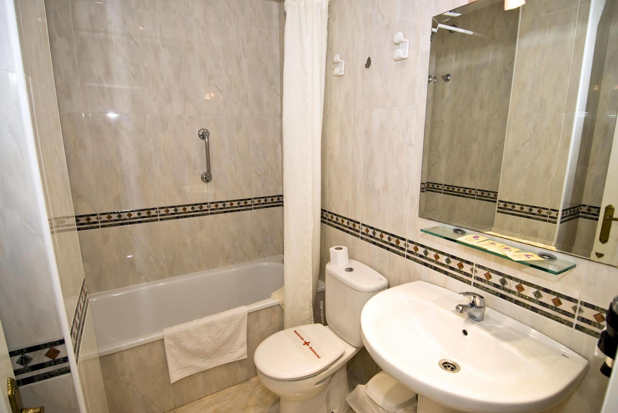 Apartamentos Hc Burriana Playa Nerja Kültér fotó