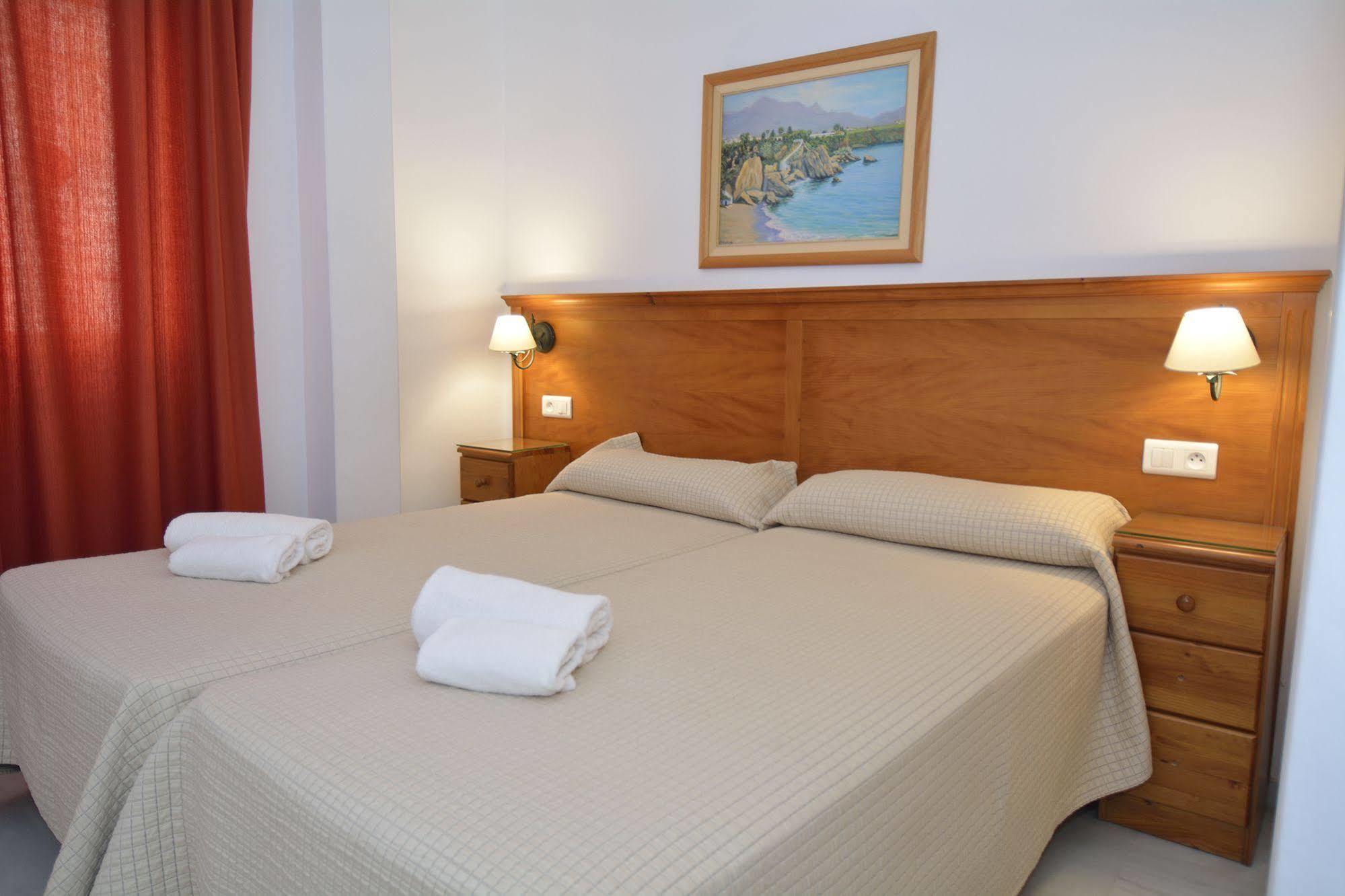 Apartamentos Hc Burriana Playa Nerja Kültér fotó