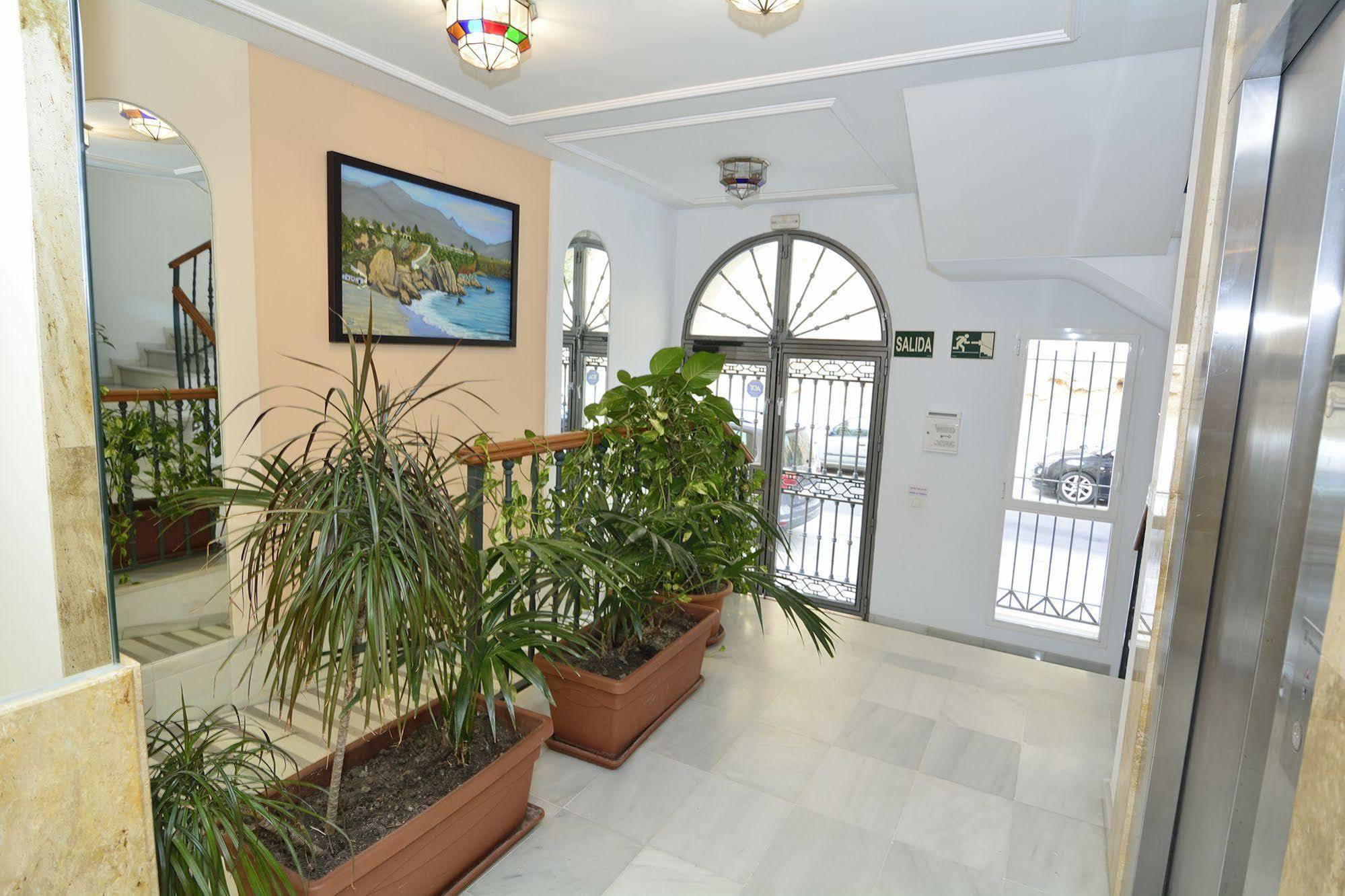 Apartamentos Hc Burriana Playa Nerja Kültér fotó